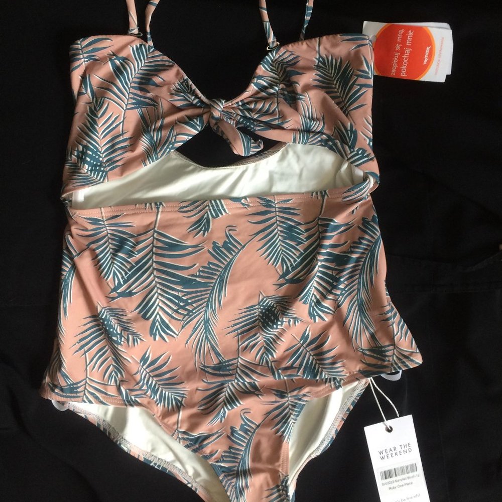 New one piece Teeink swimsuit cutout front M